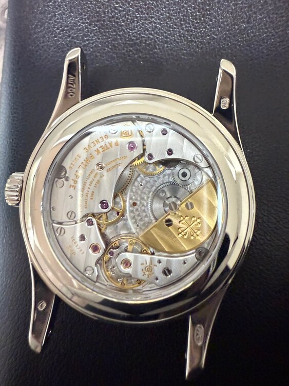 パテックフィリップ カラトラバ 6000G-01（高級時計）の商品画像 - 査定依頼日：2025年4月9日 - 最高査定価格：2,600,000円