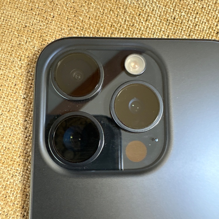 iPhone iPhone 15 Pro 128GB au（スマホ）の商品画像 - 査定依頼日：2026年9月24日 - 最高査定価格：110,000円