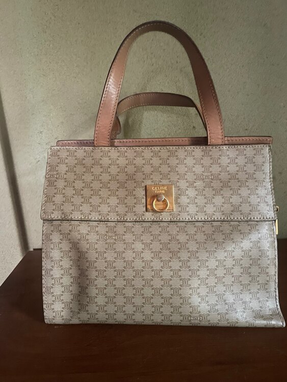 セリーヌ  （ブランドバッグ）の商品画像 - 査定依頼日：2024年12月21日 - 最高査定価格：35,000円