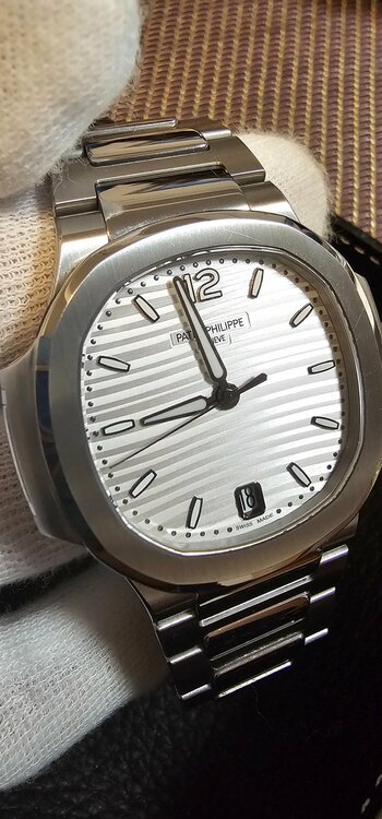 パテックフィリップ ノーチラス 7118 1A010（高級時計）の商品画像 - 査定依頼日：2026年5月10日 - 最高査定価格：11,000,000円
