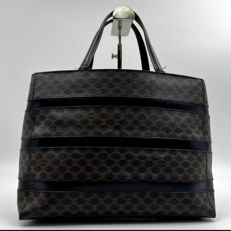 マカダム 黒 （ブランドバッグ）の商品画像 - 査定依頼日：2025年5月3日 - 最高査定価格：30,000円