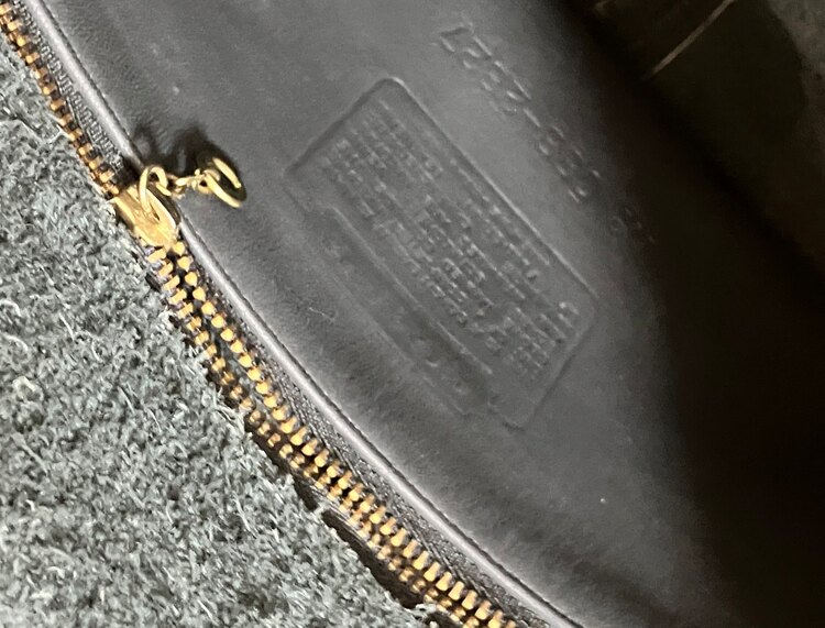 オールドコーチ　ショルダーバッグ（ブランドバッグ）の商品画像 - 査定依頼日：2025年2月11日 - 最高査定価格：6,000円