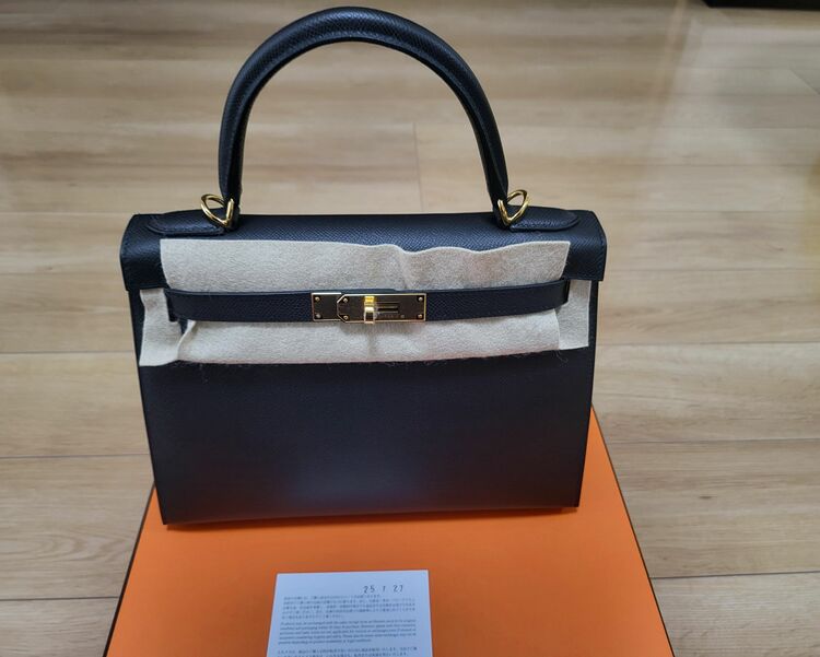 ケリー黒２８ゴールド金具シール付きエプソンｋ刻印レシートあり25年7月購入（ブランドバッグ）の商品画像 - 査定依頼日：2025年7月30日 - 最高査定価格：2,750,000円