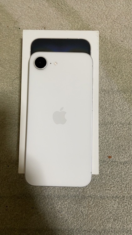 iPhone iPhone 16e 128GB Softbank（スマホ）の商品画像 - 査定依頼日：2026年5月20日 - 最高査定価格：54,000円