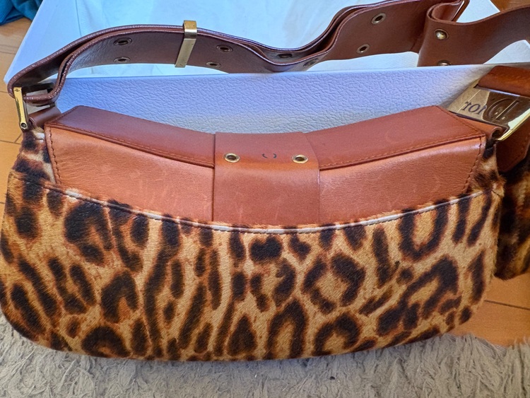 ディオール ストリートシック コロンブス ショルダーバッグ（ブランドバッグ）の商品画像 - 査定依頼日：2025年11月24日 - 最高査定価格：200,000円