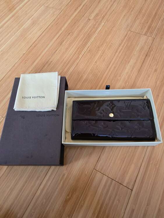 ヴェルニ　長財布（ブランド財布・小物）の商品画像 - 査定依頼日：2025年2月9日 - 最高査定価格：10,000円