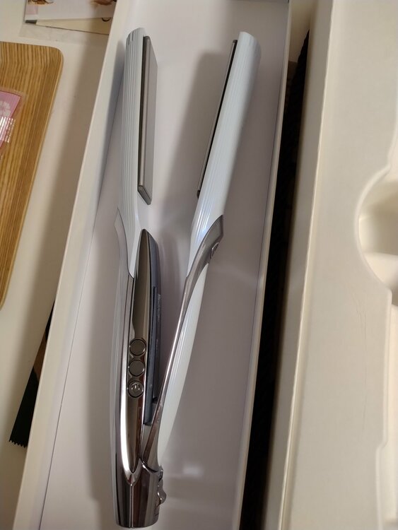 リファストレートアイロン、リファカールアイロン（コスメ・美容・健康器具）の商品画像 - 査定依頼日：2026年3月24日 - 最高査定価格：13,000円