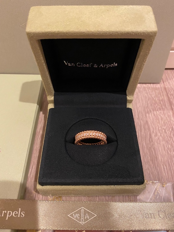 ヴァンクリ　ペルレダイヤモンドリング1連モデルローズゴールドサイズ53（宝石）の商品画像 - 査定依頼日：2026年1月15日 - 最高査定価格：900,000円