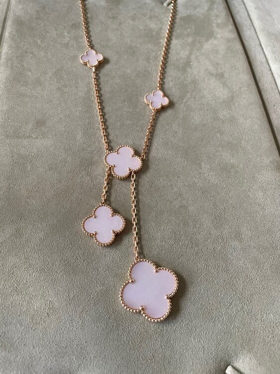 マジックアルハンブラネックレス6モチーフ18K（金・貴金属）の商品画像 - 査定依頼日：2024年12月1日 - 最高査定価格：1,100,000円