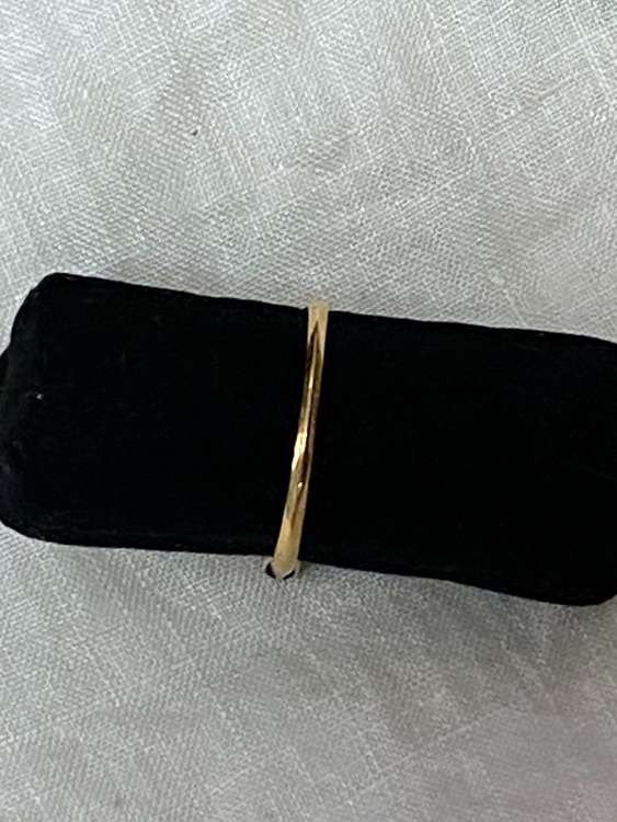 イギリスのアンティークリング　18金　サファイヤ　重さは2.2g 18金、サファ（金・貴金属）の商品画像 - 査定依頼日：2023年10月4日 - 最高査定価格：16,000円