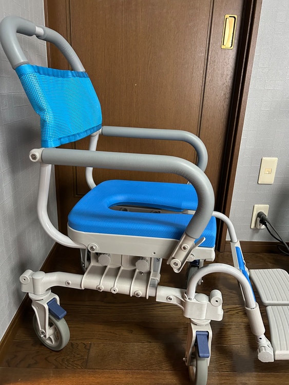商品: シャワーチェア自在V 型番: SWR152SAL(U型シート)（介護用品）の商品画像 - 査定依頼日：2026年2月10日 - 最高査定価格：3,000円