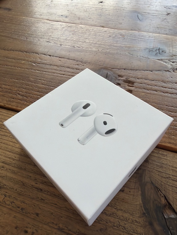 AirPods4（オーディオ・スピーカー）の商品画像 - 査定依頼日：2026年3月10日 - 最高査定価格：10,100円
