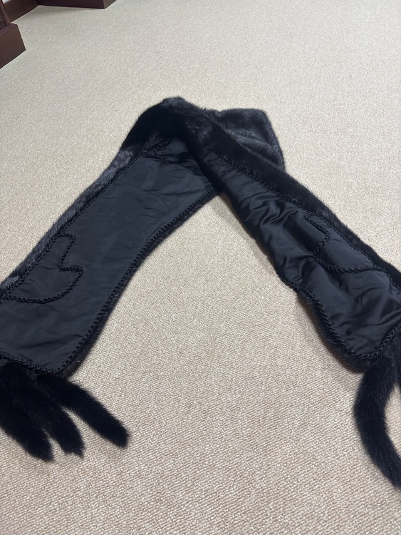 毛皮　ショール（古着・ファッション）の商品画像 - 査定依頼日：2025年8月9日 - 最高査定価格：500円