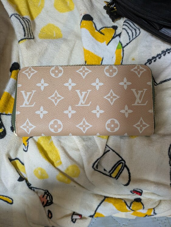 ジッピーウォレット（ブランド財布・小物）の商品画像 - 査定依頼日：2026年4月21日 - 最高査定価格：100,000円