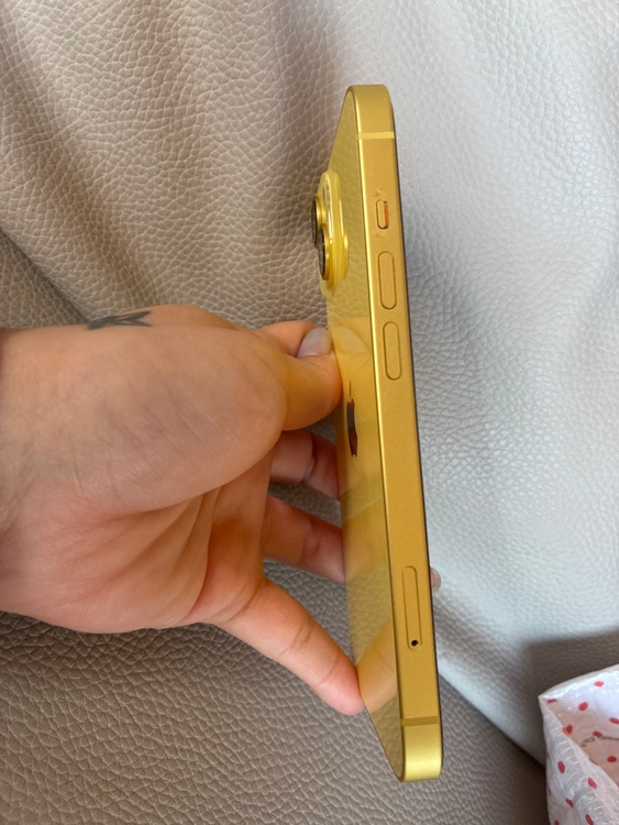 iPhone14（スマホ）の商品画像 - 査定依頼日：2025年12月11日 - 最高査定価格：56,000円