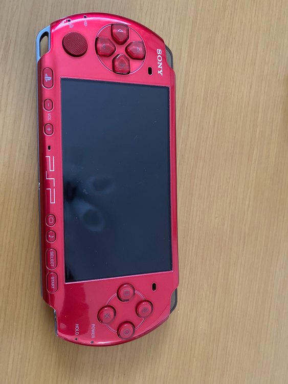 PSP「プレイステーション・ポータブル」 (PSP-1000) （ゲーム機本体・ゲームソフト）の商品画像 - 査定依頼日：2022年9月21日 - 最高査定価格：2,000円