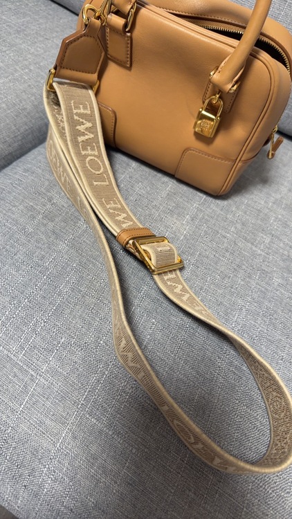 LOEWE アマソナ 16（ブランドバッグ）の商品画像 - 査定依頼日：2026年4月3日 - 最高査定価格：110,000円