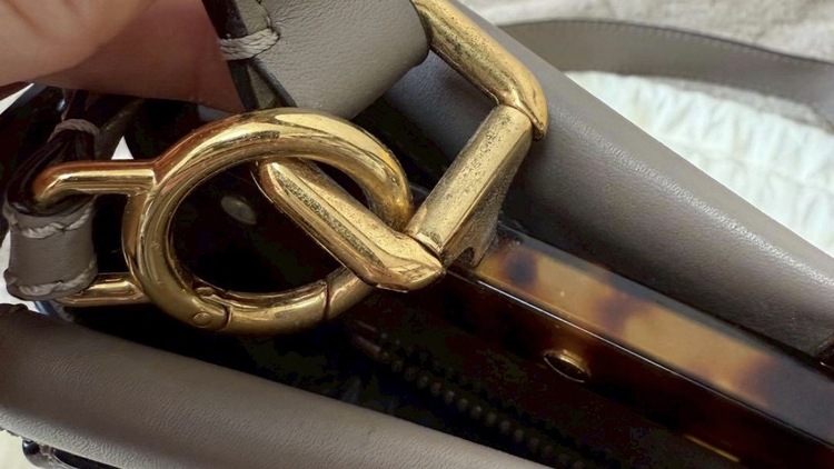 ピーカブー ミディアム アイコニック（ブランドバッグ）の商品画像 - 査定依頼日：2026年3月5日 - 最高査定価格：180,000円