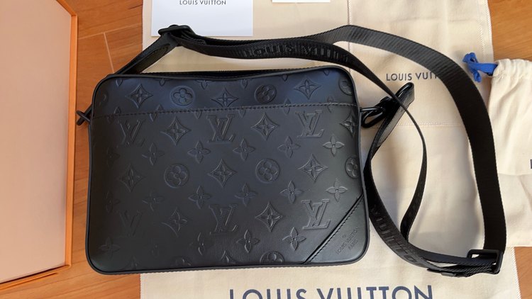  M69827 デュオ・メッセンジャー（ブランドバッグ）の商品画像 - 査定依頼日：2022年9月25日 - 最高査定価格：185,000円