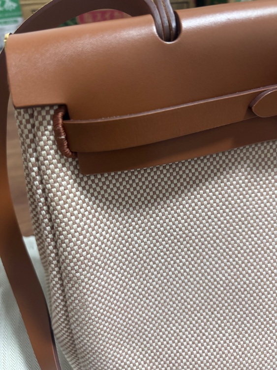 エールバックジップ31（ブランドバッグ）の商品画像 - 査定依頼日：2025年9月18日 - 最高査定価格：320,000円