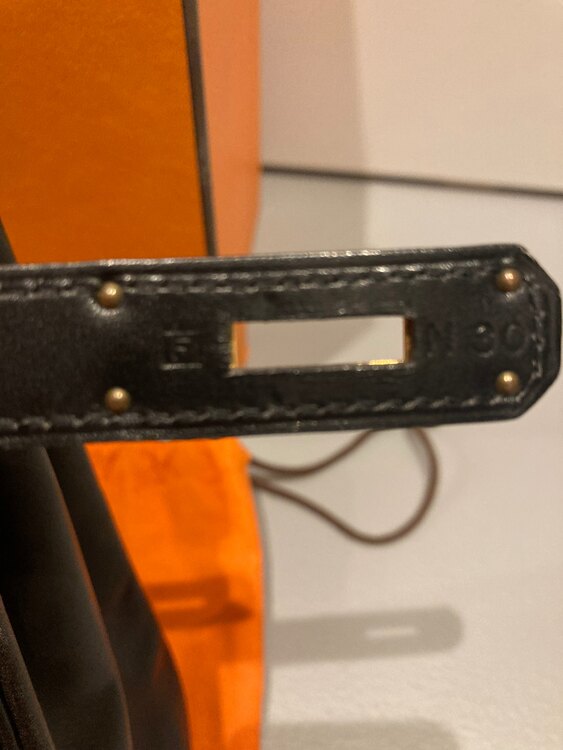 エルメス  ケリー　27 ボックスカーフ　ゴールド金具　（ブランドバッグ）の商品画像 - 査定依頼日：2025年4月22日 - 最高査定価格：1,200,000円