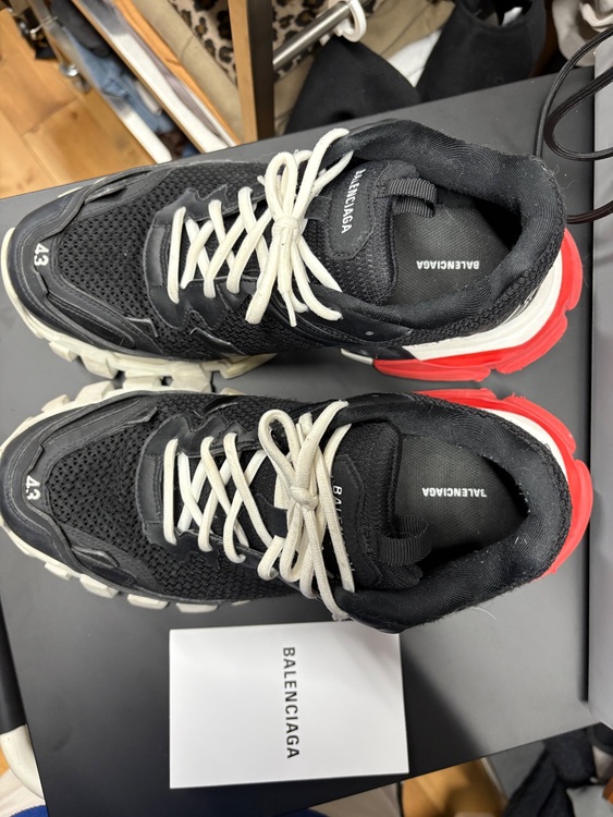 バレンシアガ  （ブランドバッグ）の商品画像 - 査定依頼日：2025年11月9日 - 最高査定価格：30,000円