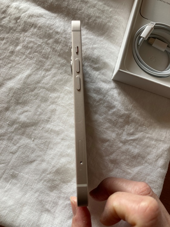 iPhone13 128GB MLND3J/A starlight（スマホ）の商品画像 - 査定依頼日：2025年11月20日 - 最高査定価格：43,000円