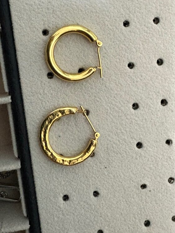 ネックレスとピアス（金・貴金属）の商品画像 - 査定依頼日：2025年4月24日 - 最高査定価格：340,000円