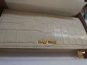 miumiu  PORTAFOGLIOLAMPO  SM1183（ブランド財布・小物）の商品画像 - 査定依頼日：2023年6月8日 - 最高査定価格：3,000円