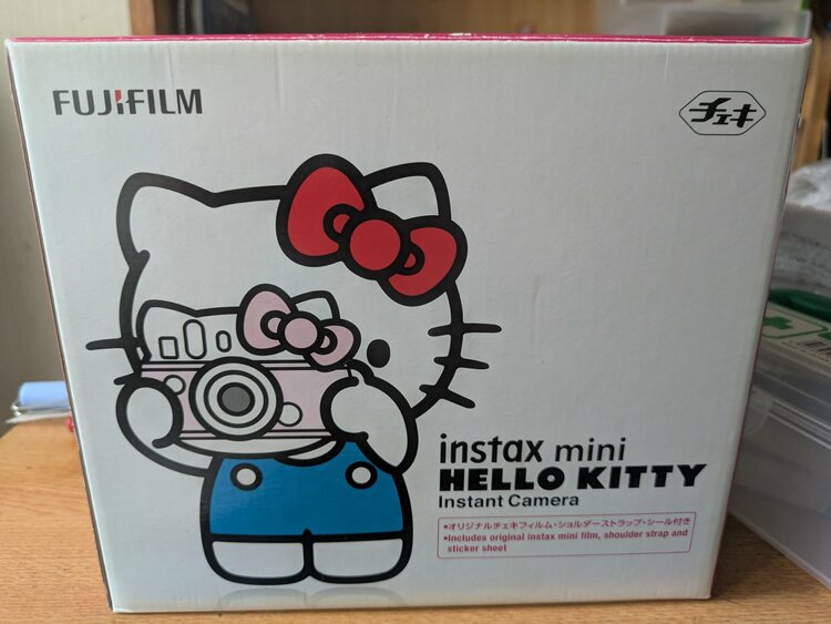 instax mini ハローキティ チェキ 本体 富士フイルム 限定モデル（カメラ）の商品画像 - 査定依頼日：2026年5月6日 - 最高査定価格：20,100円