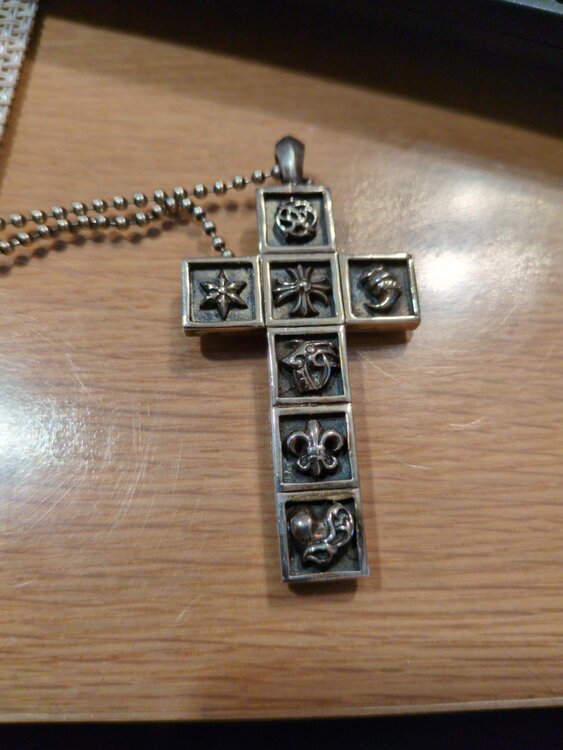 マルチモチーフクロスネックレス（古着・ファッション）の商品画像 - 査定依頼日：2026年4月1日 - 最高査定価格：85,000円