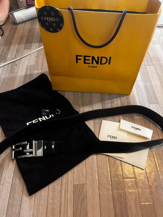 フェンディ  （ブランドバッグ）の商品画像 - 査定依頼日：2025年7月30日 - 最高査定価格：28,000円