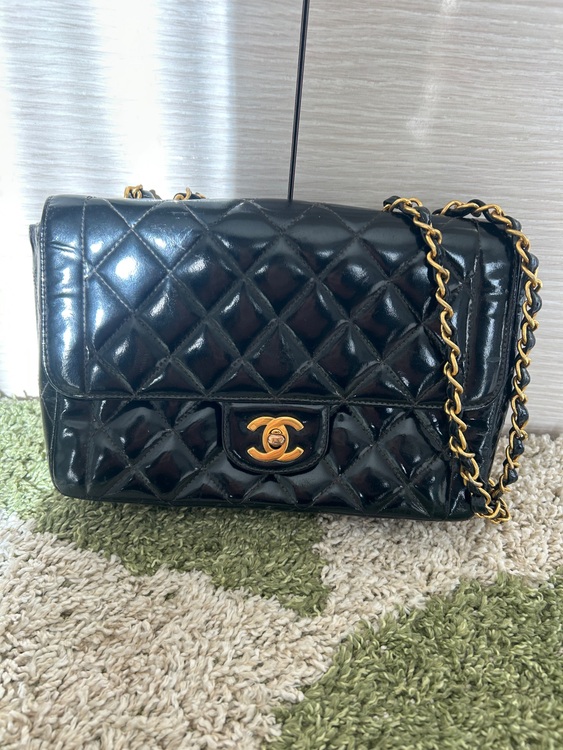 CHANELマトラッセエナメルショルダーバッグ（ブランドバッグ）の商品画像 - 査定依頼日：2025年10月23日 - 最高査定価格：230,000円