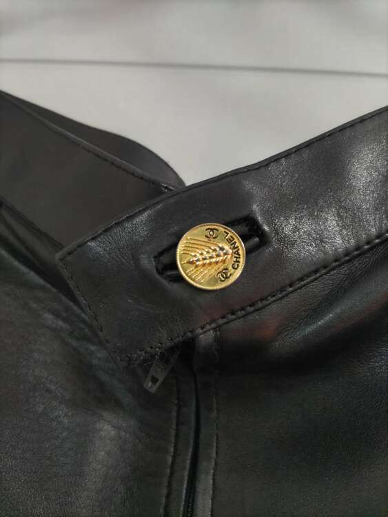 レザースカート（古着・ファッション）の商品画像 - 査定依頼日：2024年2月26日 - 最高査定価格：16,000円