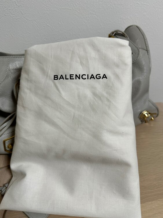 バレンシアガ  （ブランドバッグ）の商品画像 - 査定依頼日：2025年2月13日 - 最高査定価格：90,000円