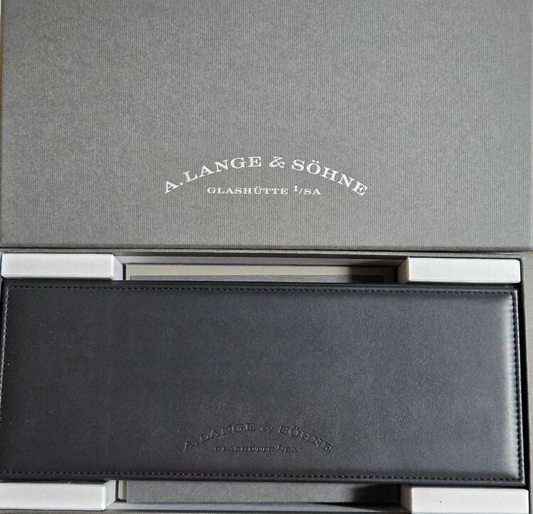 SAXONIA THIN(White Gold) 205.086（高級時計）の商品画像 - 査定依頼日：2025年6月25日 - 最高査定価格：2,580,000円