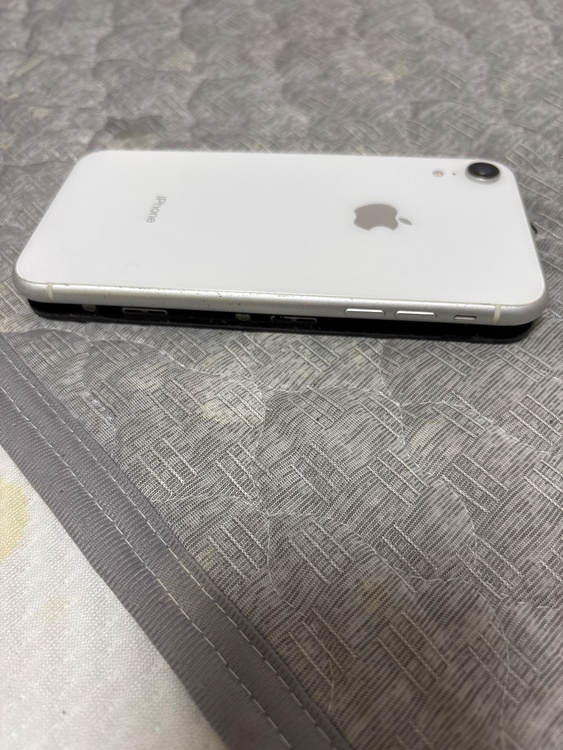 iPhone iPhoneXR 64GB Softbank（スマホ）の商品画像 - 査定依頼日：2026年8月8日 - 最高査定価格：6,000円