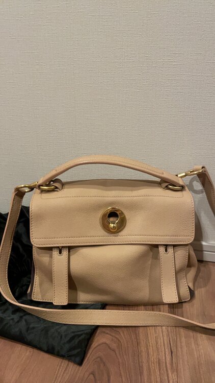 イブサンローラン  （ブランドバッグ）の商品画像 - 査定依頼日：2025年4月24日 - 最高査定価格：32,000円