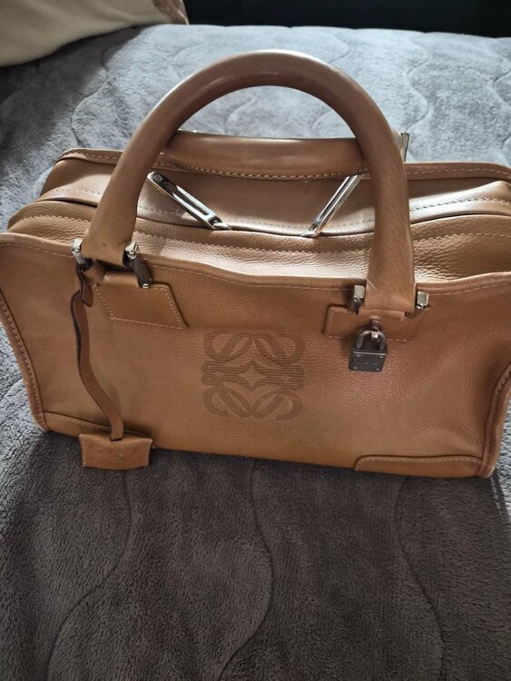LOEWE（ブランドバッグ）の商品画像 - 査定依頼日：2026年10月15日 - 最高査定価格：25,000円
