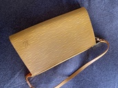 ルイヴィトン エピ （ブランドバッグ）の商品画像 - 査定依頼日：2026年3月20日 - 最高査定価格：50,000円