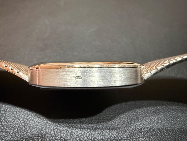 コルム（高級時計）の商品画像 - 査定依頼日：2025年12月28日 - 最高査定価格：1,200,000円