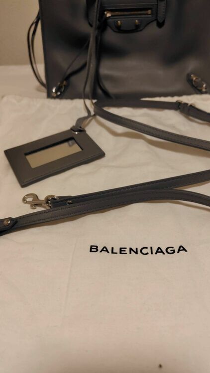 バレンシアガ  （ブランドバッグ）の商品画像 - 査定依頼日：2025年9月1日 - 最高査定価格：65,000円