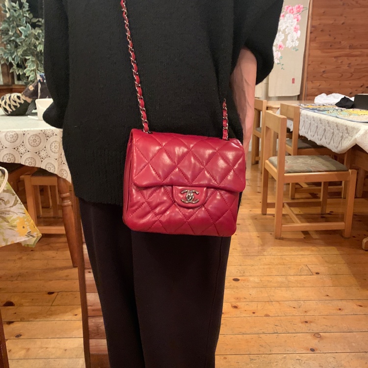 シャネルマトラッセ シルバーチェーン　ラムスキン（ブランドバッグ）の商品画像 - 査定依頼日：2026年2月5日 - 最高査定価格：400,000円