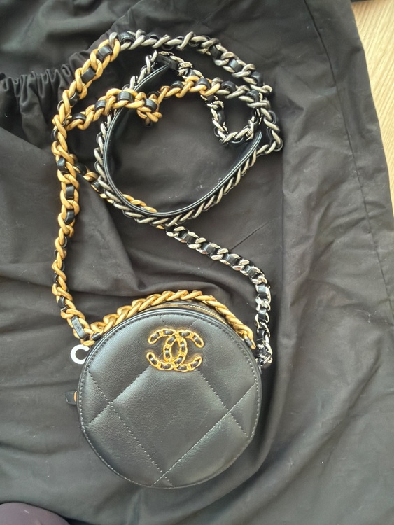 CHANEL 19 ラウンド チェーンバッグ（ブランドバッグ）の商品画像 - 査定依頼日：2026年10月9日 - 最高査定価格：190,000円