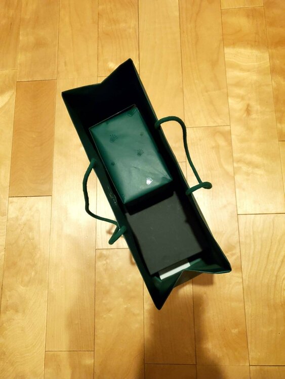 ロレックス GMTマスター （高級時計）の商品画像 - 査定依頼日：2025年12月10日 - 最高査定価格：3,060,000円