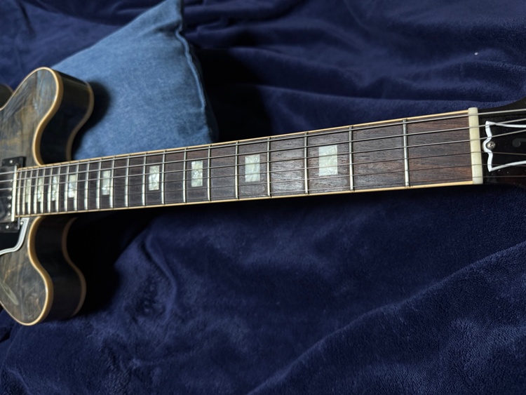 gibson Memphis 2015 ES-335 indigo Blue（ピアノ・楽器・PA機材）の商品画像 - 査定依頼日：2026年4月25日 - 最高査定価格：250,000円