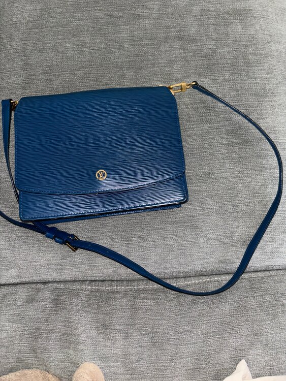 イブサンローラン  （ブランドバッグ）の商品画像 - 査定依頼日：2025年3月4日 - 最高査定価格：20,000円