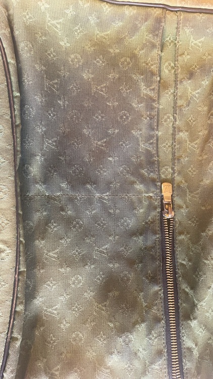 LOUIS VUITTON ルイヴィトン M42351 モノグラムミニ サック ママン（ブランドバッグ）の商品画像 - 査定依頼日：2026年9月12日 - 最高査定価格：15,000円