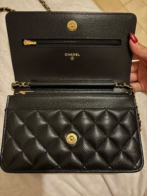 マトラッセ チェーンウォレット（ブランドバッグ）の商品画像 - 査定依頼日：2025年5月27日 - 最高査定価格：400,000円