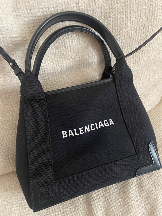 バレンシアガ  （ブランドバッグ）の商品画像 - 査定依頼日：2025年9月12日 - 最高査定価格：60,000円